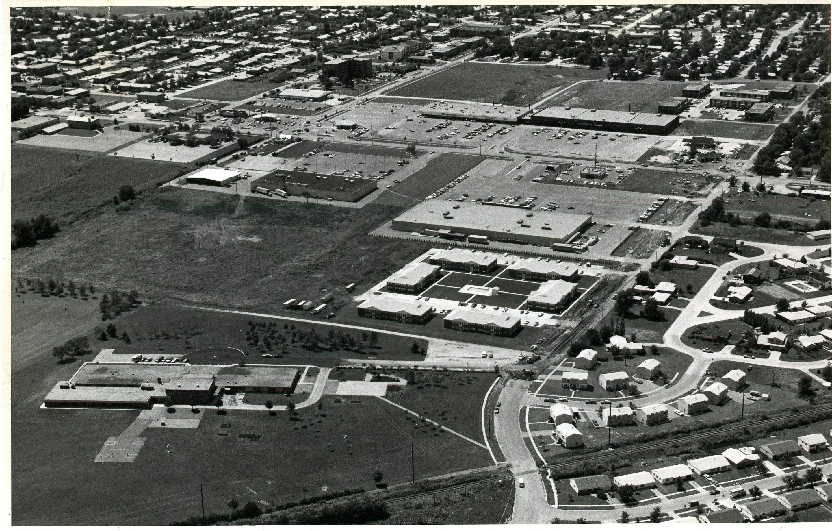 Aerial photograph, Sunnycrest Development, Philo Road, Urbana, after 1979