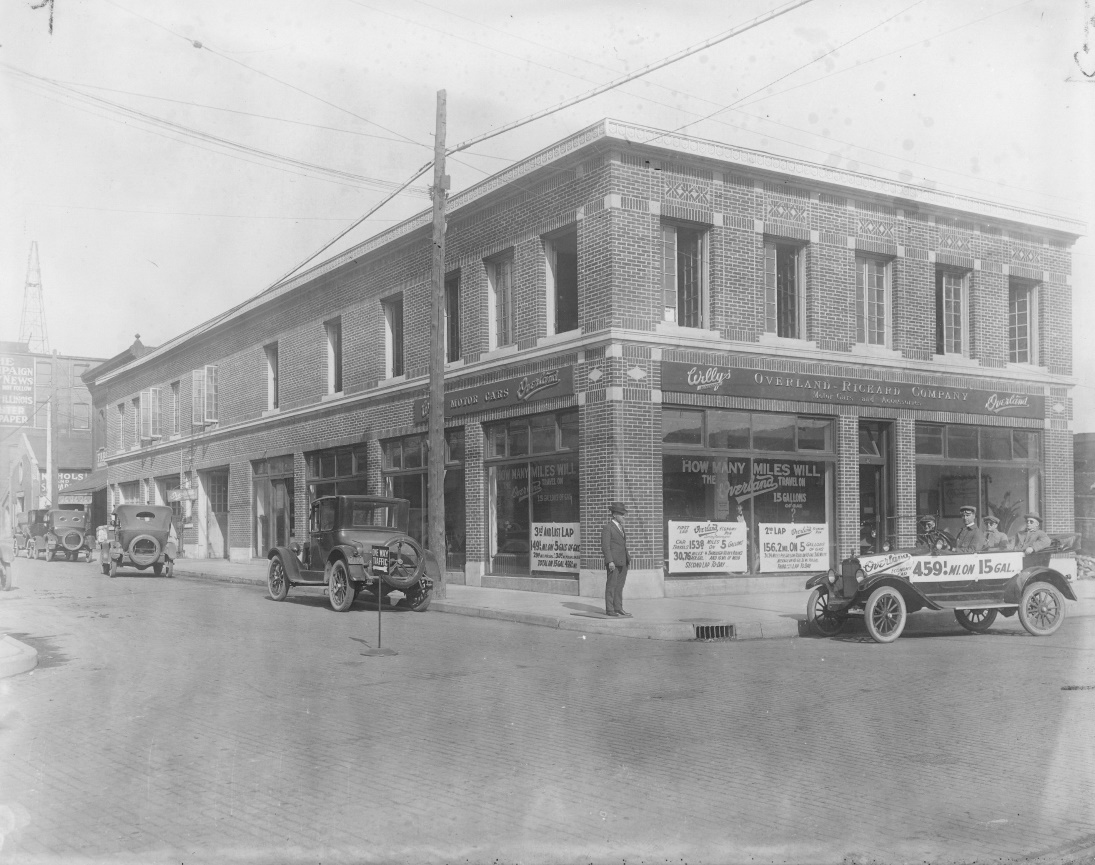 Photograph of 40 E. University Ave, the current location of Pour Bros.