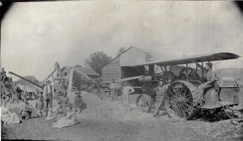 Shelling corn with a steam engine, 1901
