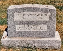 Tombstone of Louise Dewey Yensen in Woodlawn Cemetery, Urbana