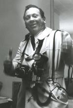 Portrait of Dan Pearl posing with his camera